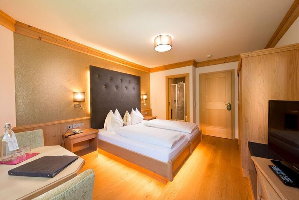 Double Room,404646102:JPEG